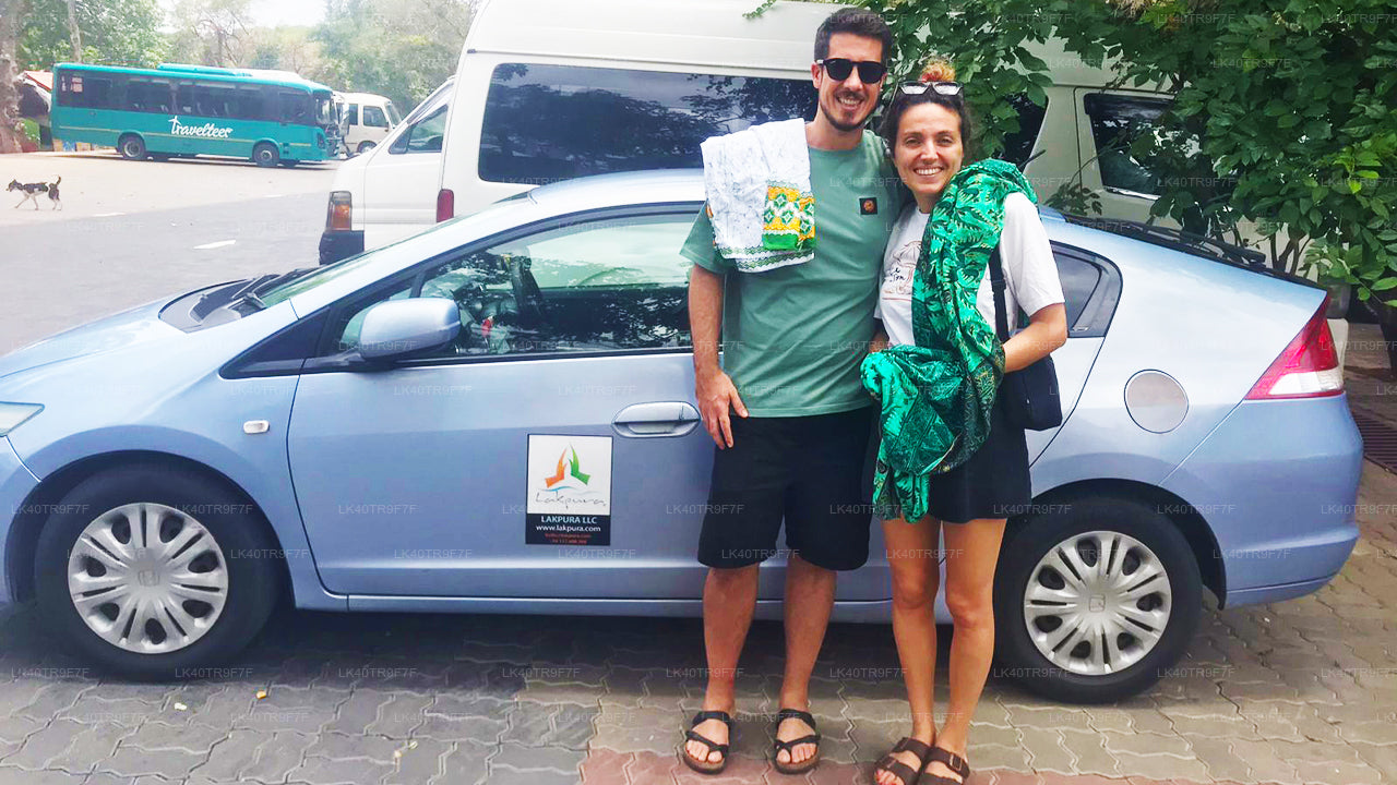 Traslado privado de Colombo a Sigiriya con paradas turísticas.