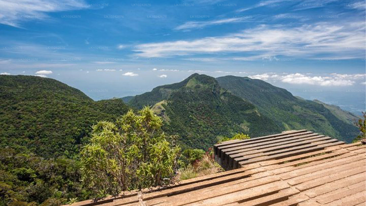 Misty Mountain Trails from Hikkaduwa (2 Days)