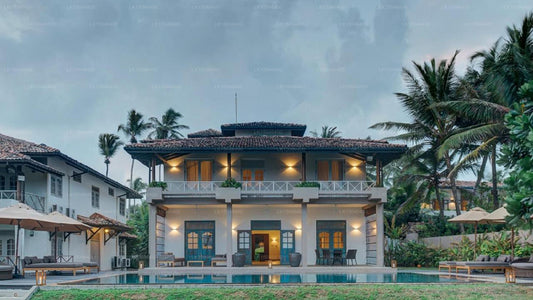 Off Rocks, Unawatuna