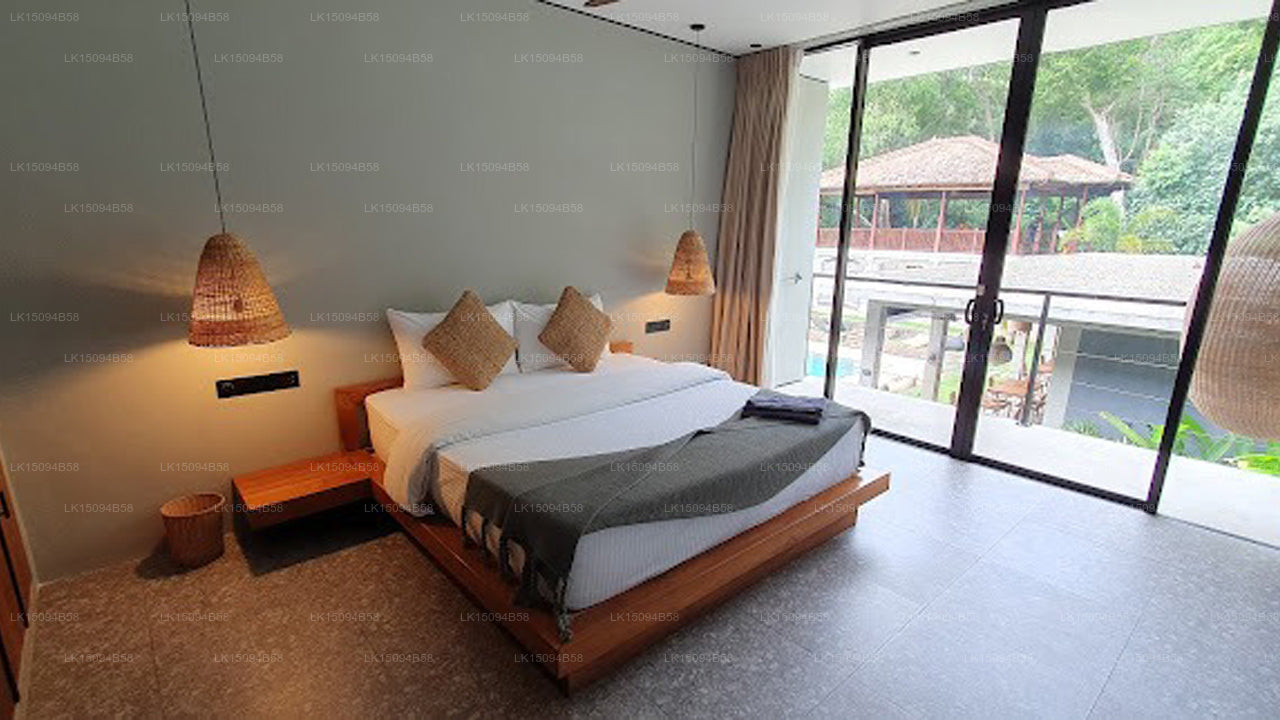 Salty Pelican, Hiriketiya