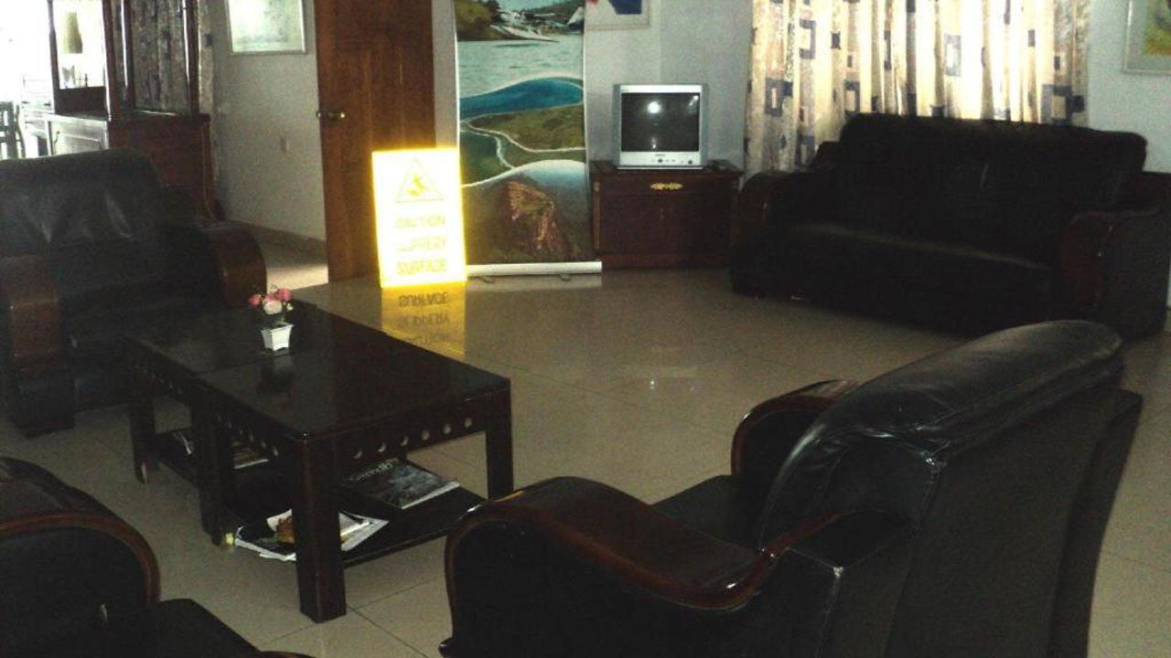 New Tri-Star Beach Hotel, Arungama