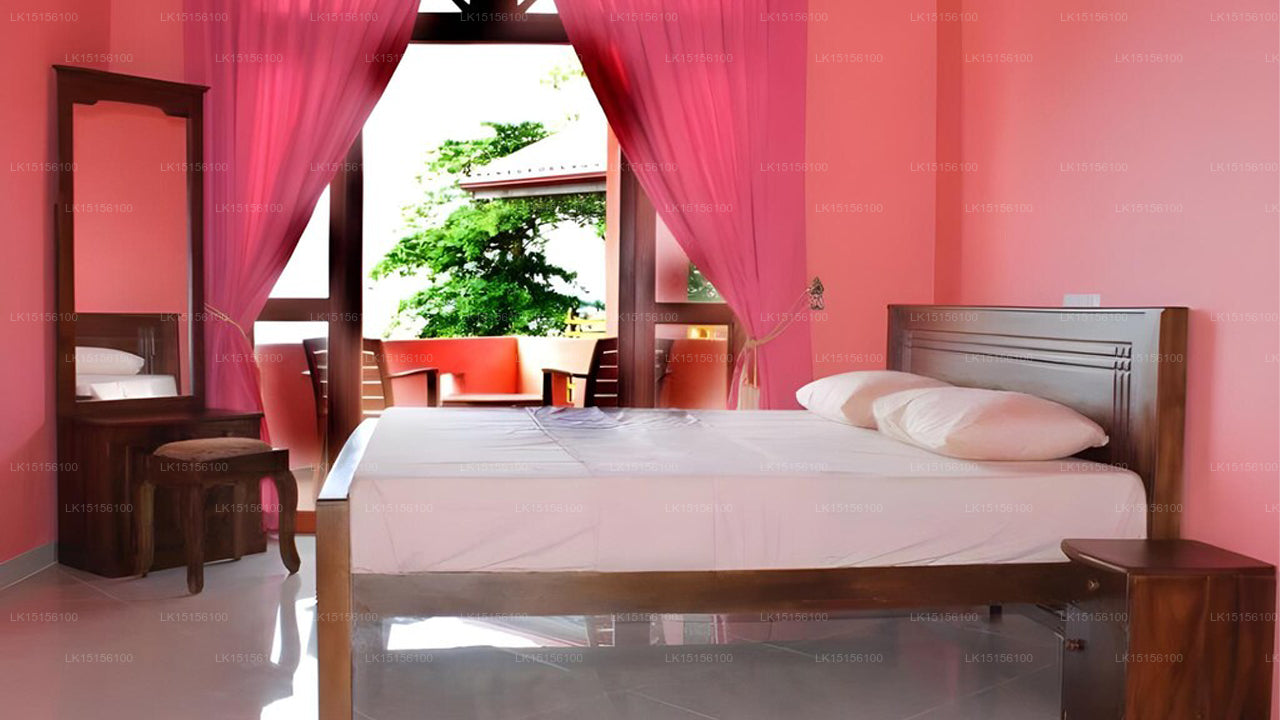 Sunroo Beach Resort, Weligama