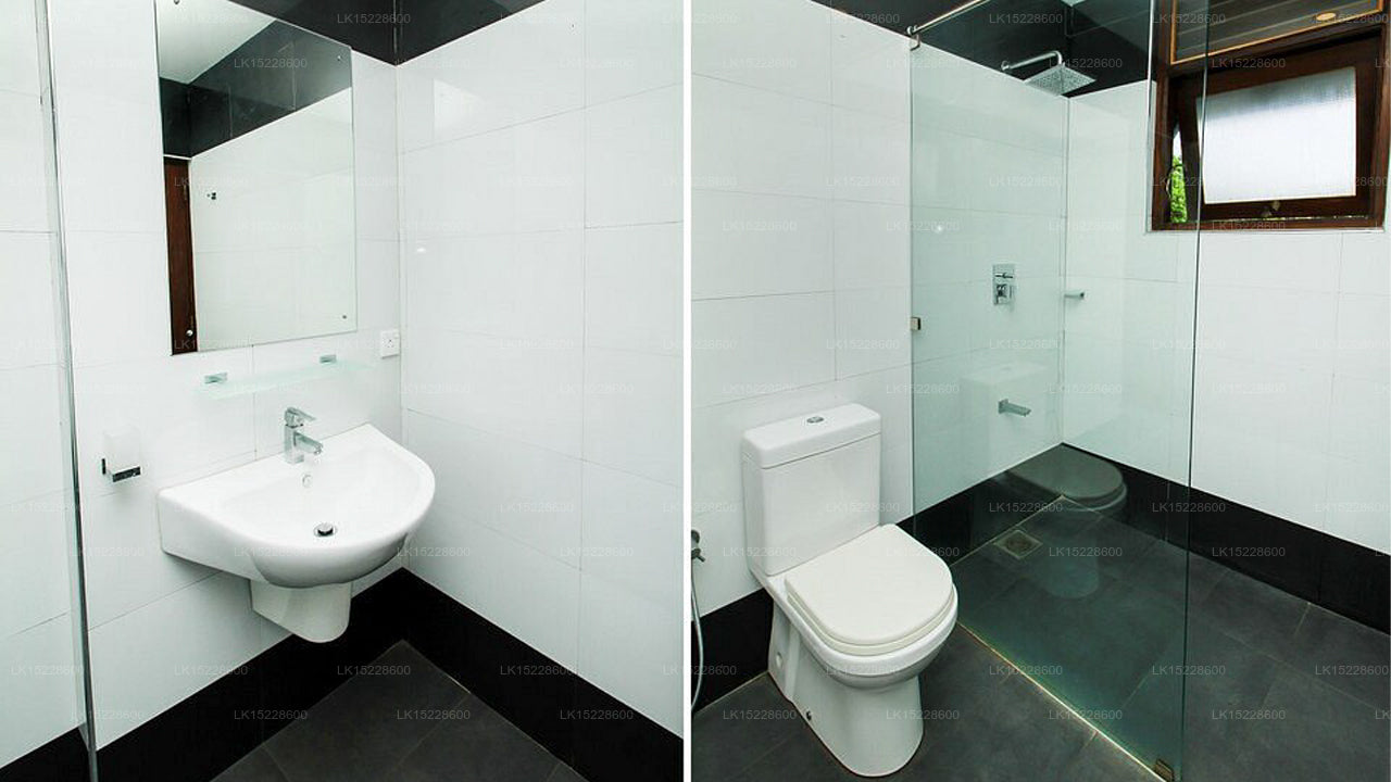 Blue Spring Hotel, Wadduwa