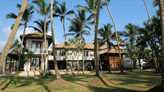 The Villa by Contemporary , Wadduwa