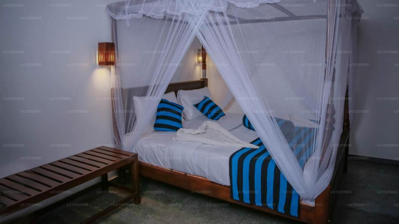 Grand Ella Motel, Ella