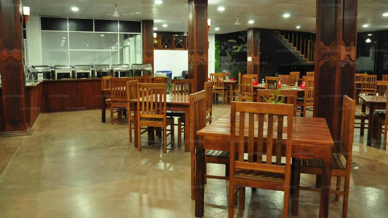 Grand Ella Motel, Ella