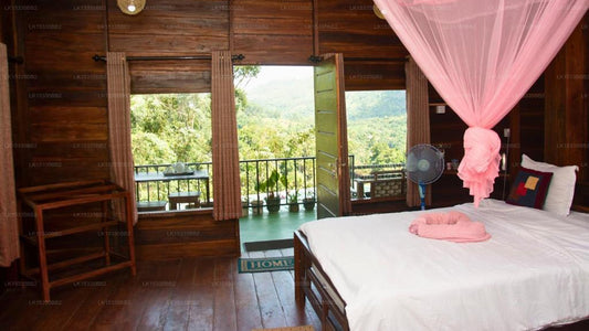 View arch wood cabin, Ella