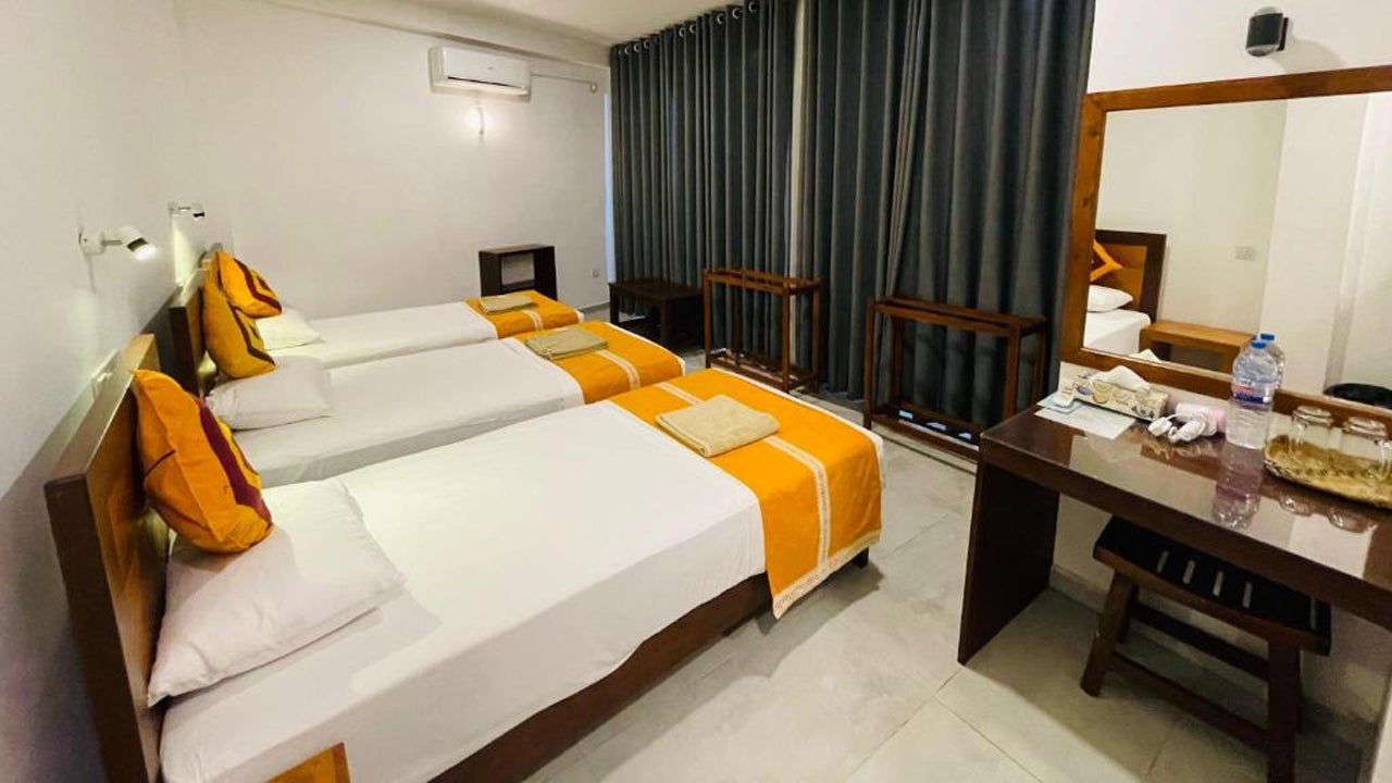 House on the Bend, Hiriketiya