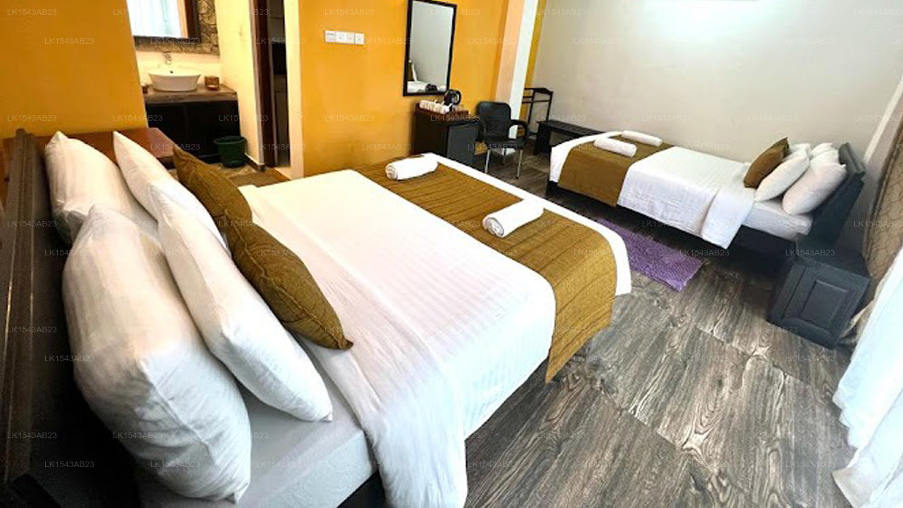 Ella Moon Rock, Ella