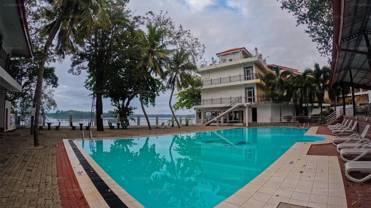 Centuria Lake Resort, Embilipitiya