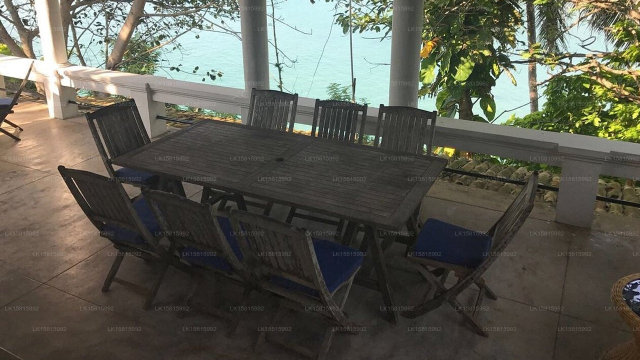 Taprobane Island, Weligama