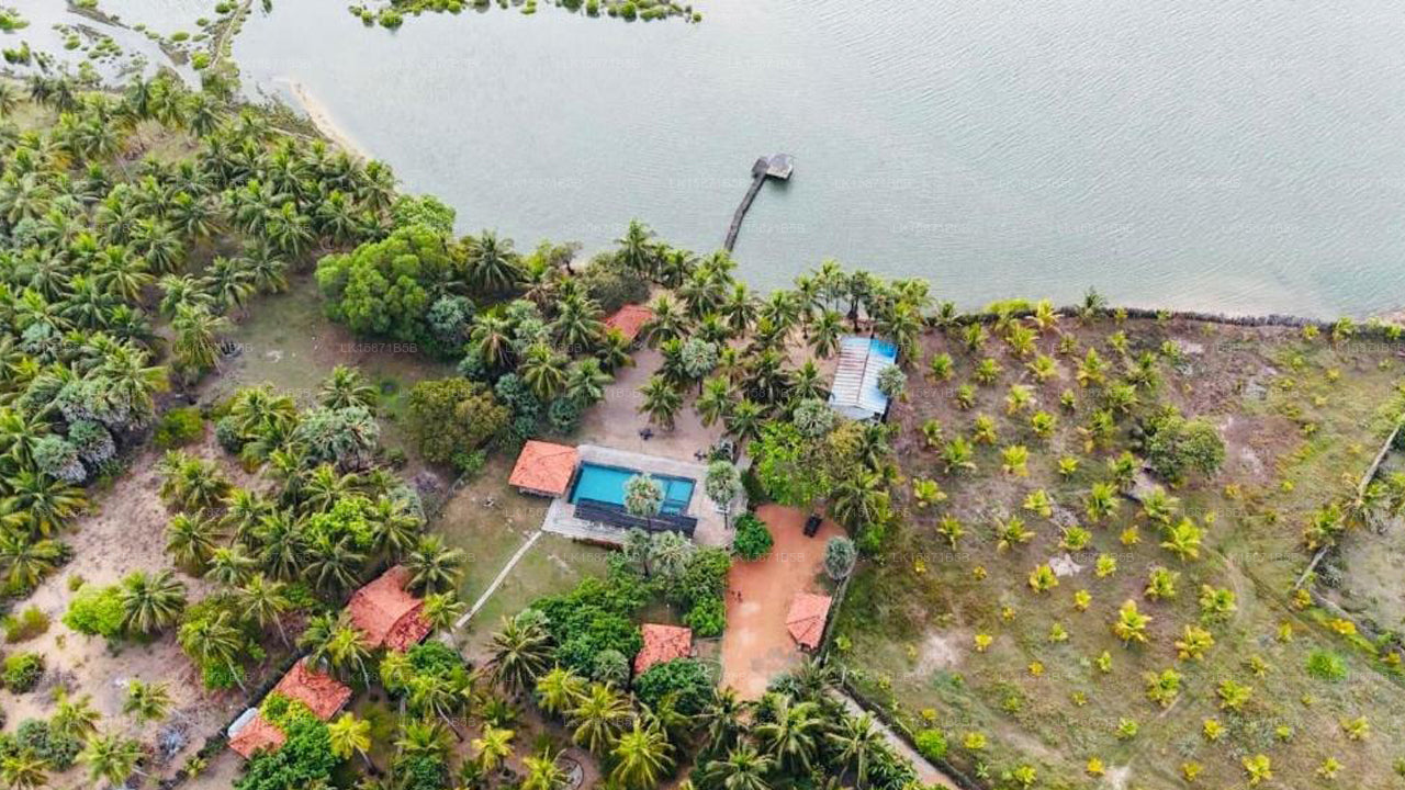 Valampuri Kitesurfing Resort Kalpitiya