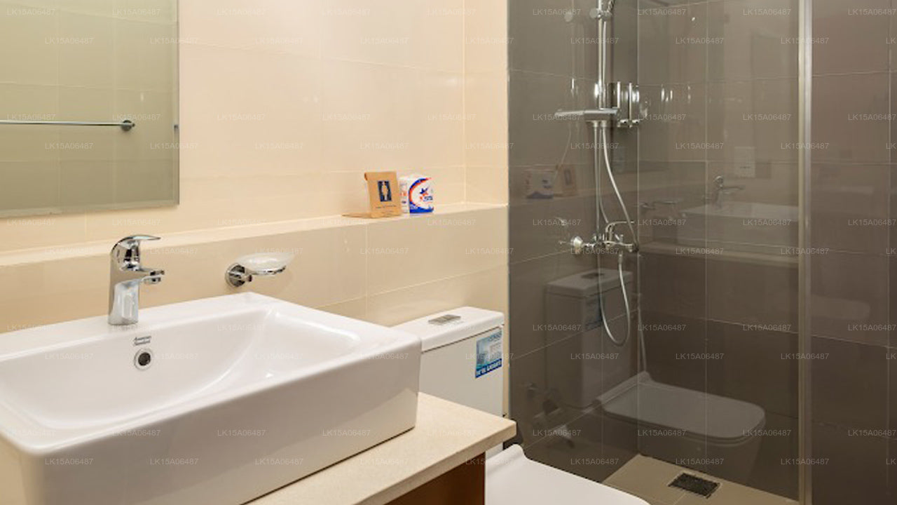 Corundum Breeze, Negombo