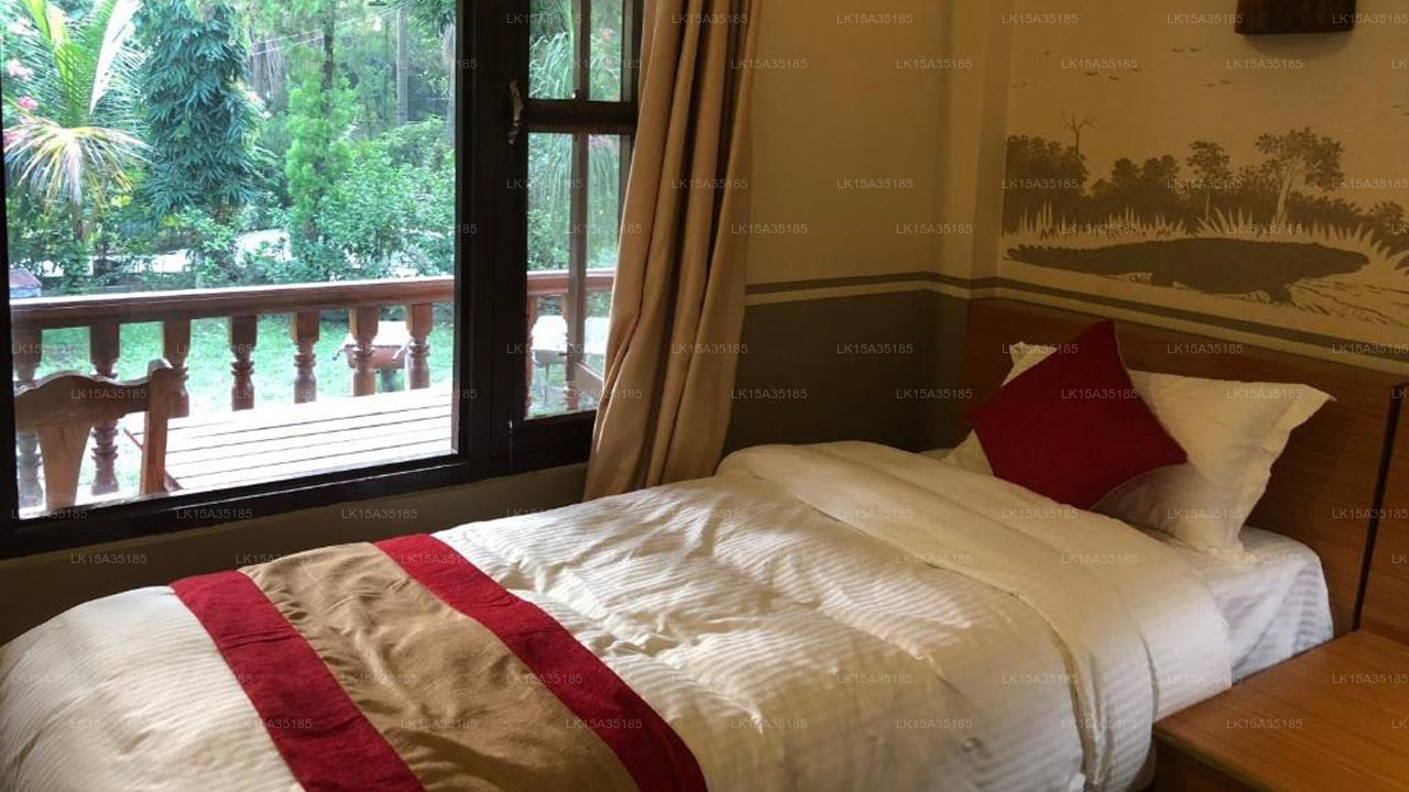 Way to Jungle Safari Resort, Udawalawe