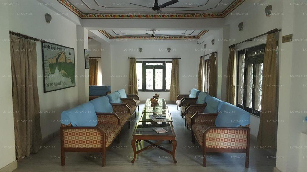 Way to Jungle Safari Resort, Udawalawe