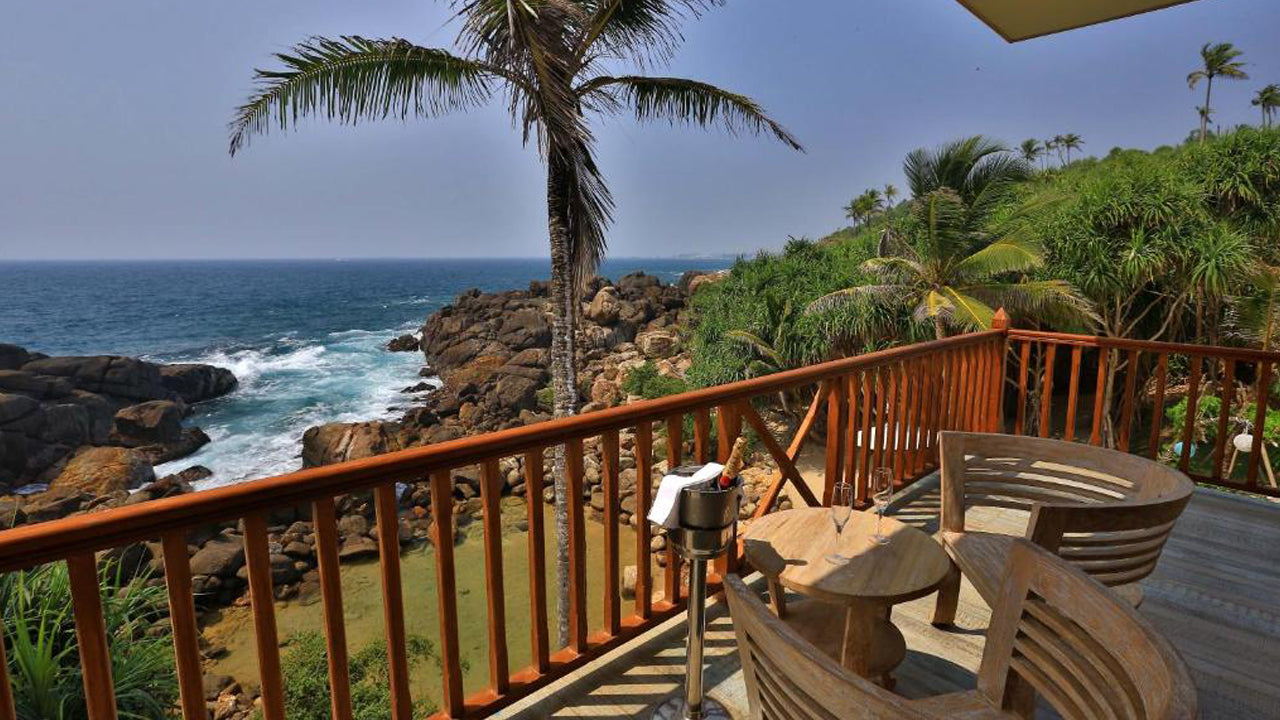 Thaproban Pavilion Waves, Unawatuna