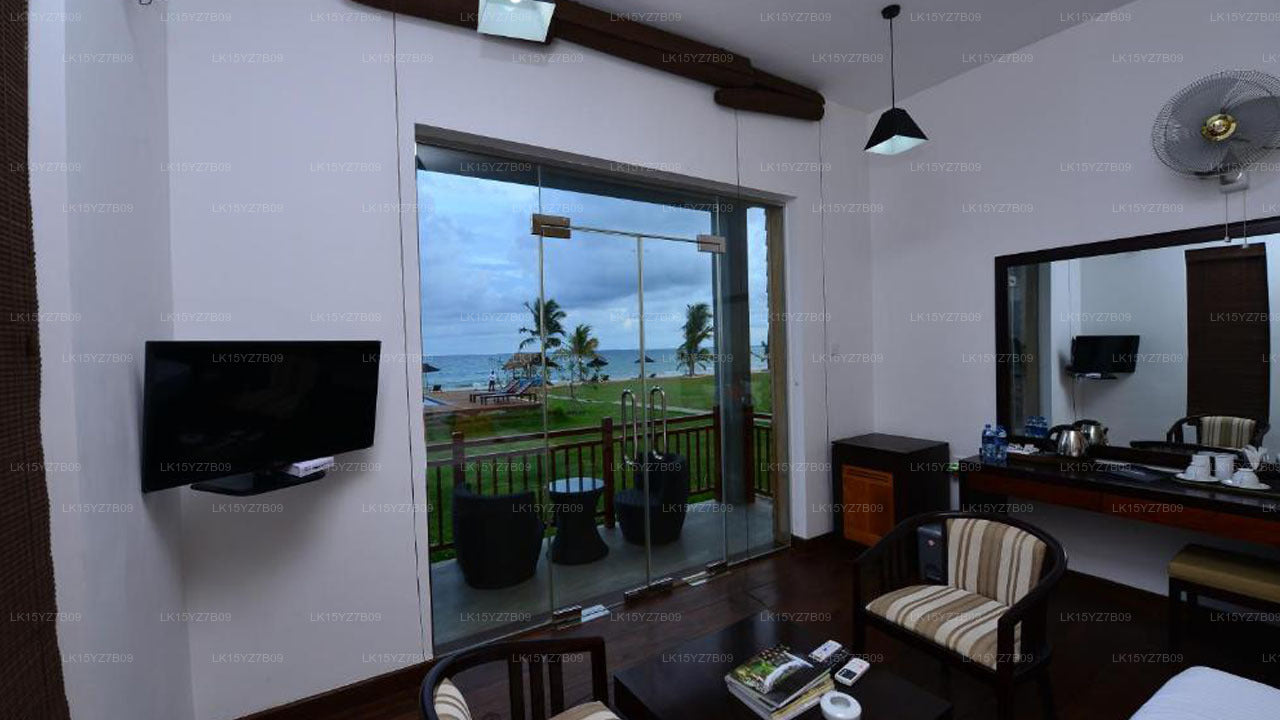 Laya Waves, Pacífico