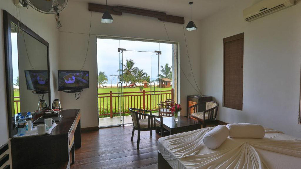 Laya Waves, Pacífico