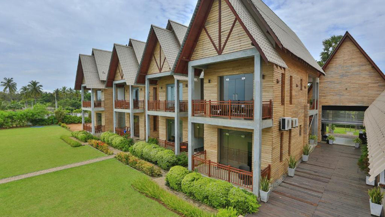 Laya Waves, Pacífico