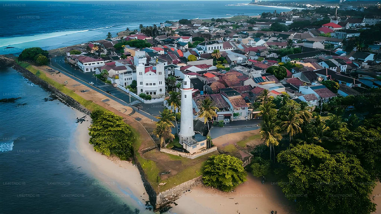 Traslado privado de Negombo a Hiriketiya con paradas turísticas