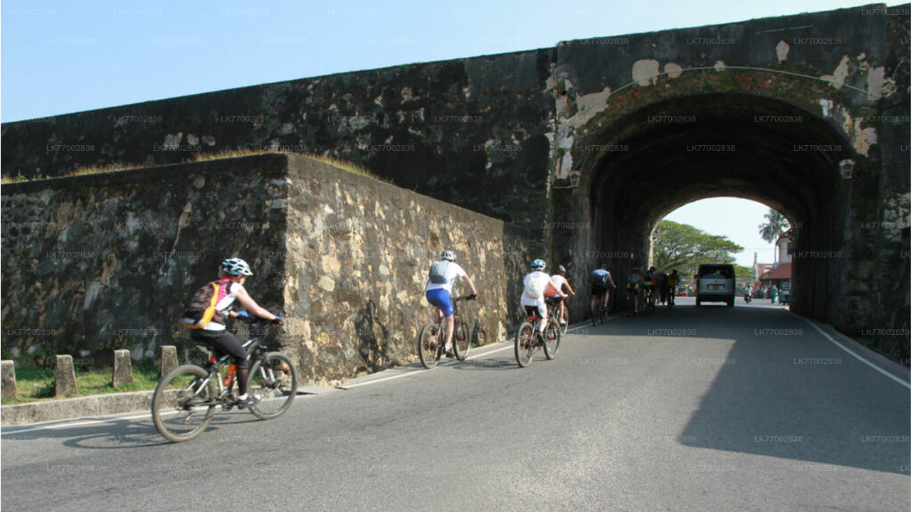 Fuerte holandés y ciudad en bicicleta desde Galle