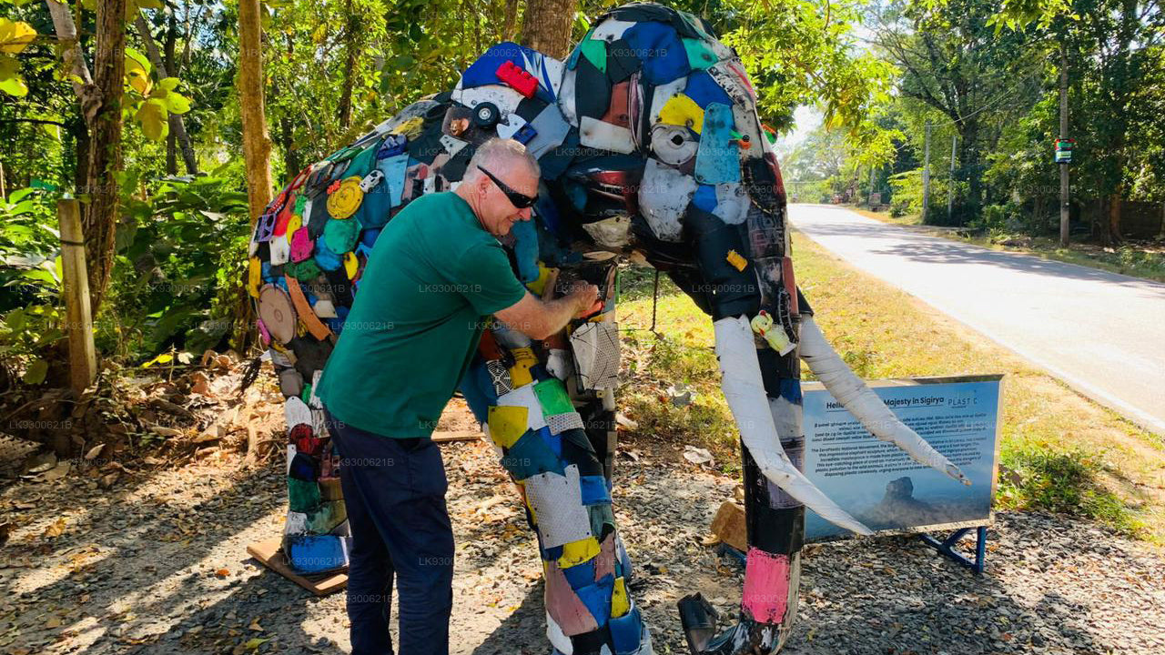 Experiencias prácticas de elaboración de artesanías con cáscara de coco y bambú en Sigiriya.
