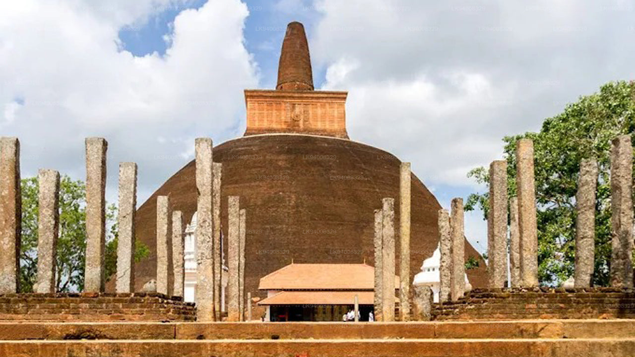 Ciudad sagrada de Anuradhapura desde Colombo