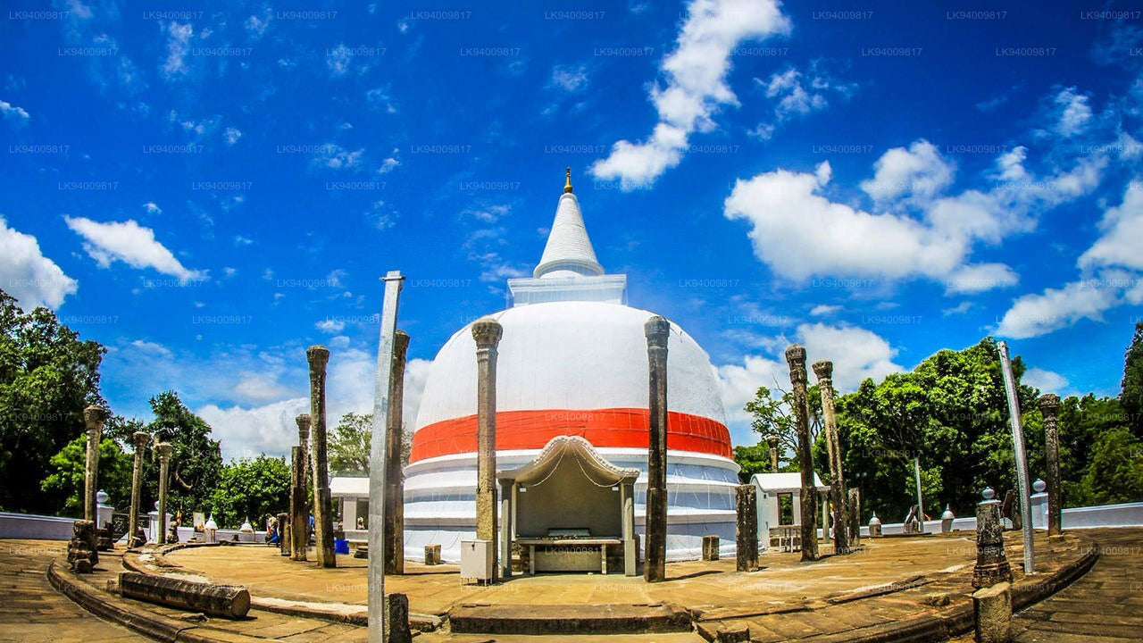 Ciudad sagrada de Anuradhapura desde Colombo