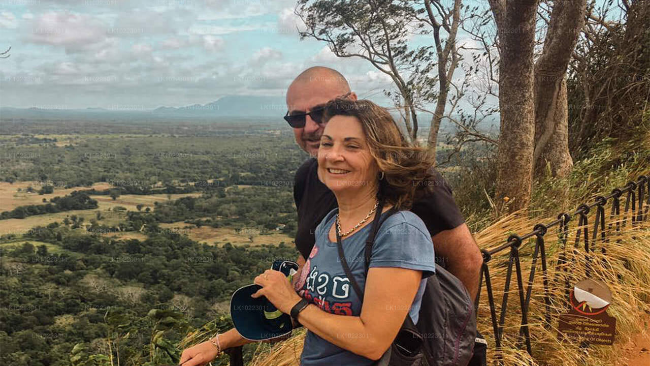 Sigirya y Minneriya desde Negombo (2 días)