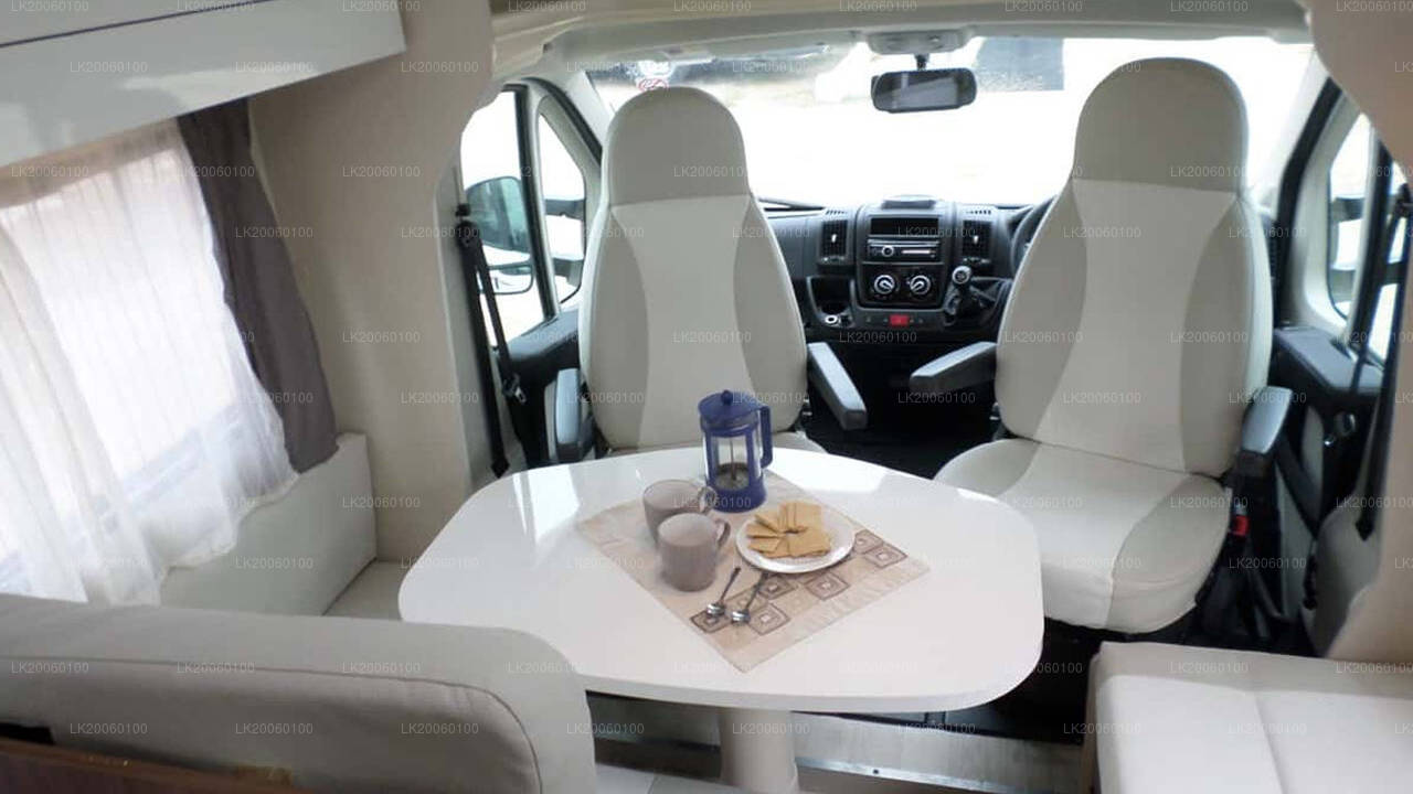 Alquiler de autocaravanas con chófer (Roller Team Zefiro 269P)