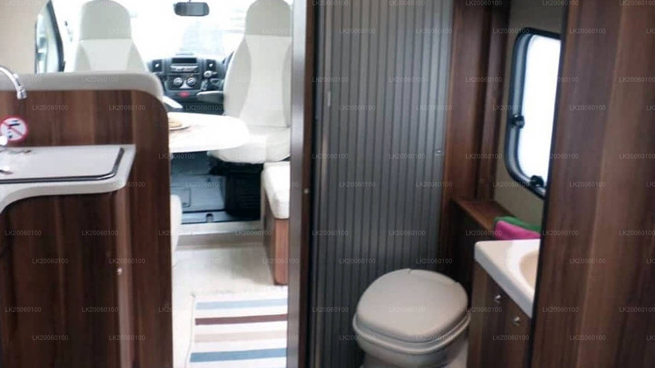 Alquiler de autocaravanas con chófer (Roller Team Zefiro 269P)