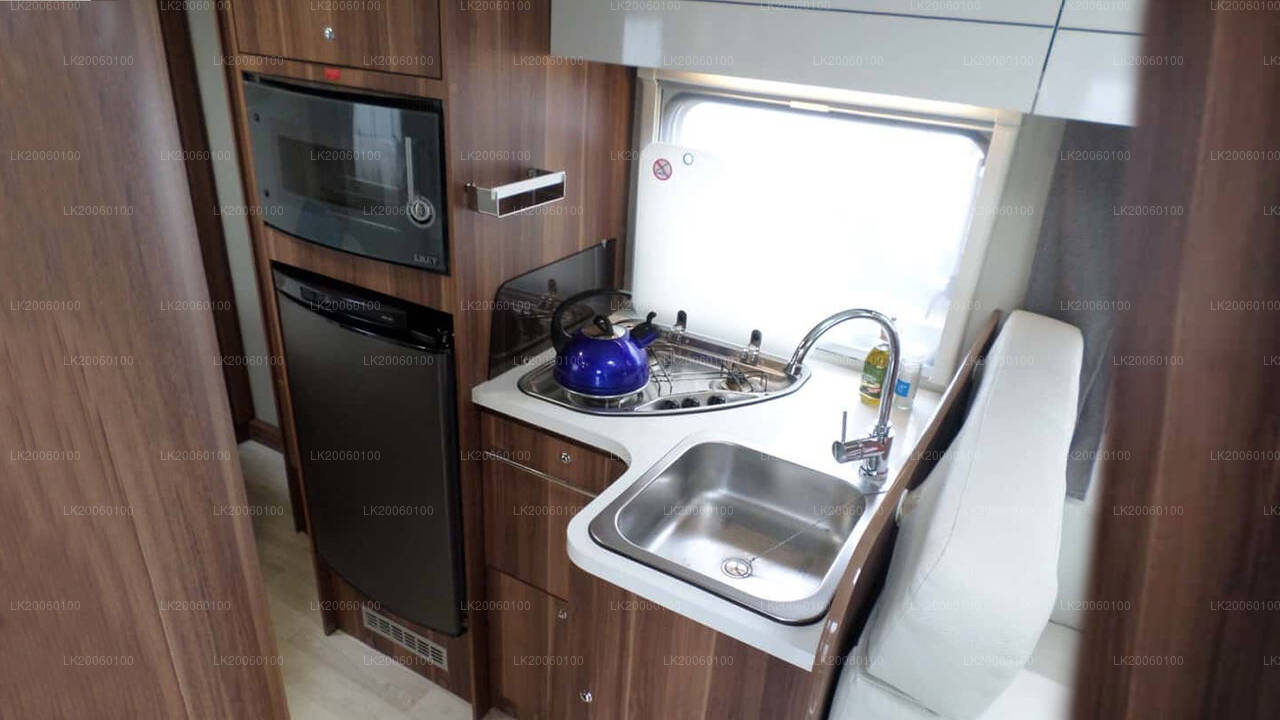 Alquiler de autocaravanas con chófer (Roller Team Zefiro 269P)