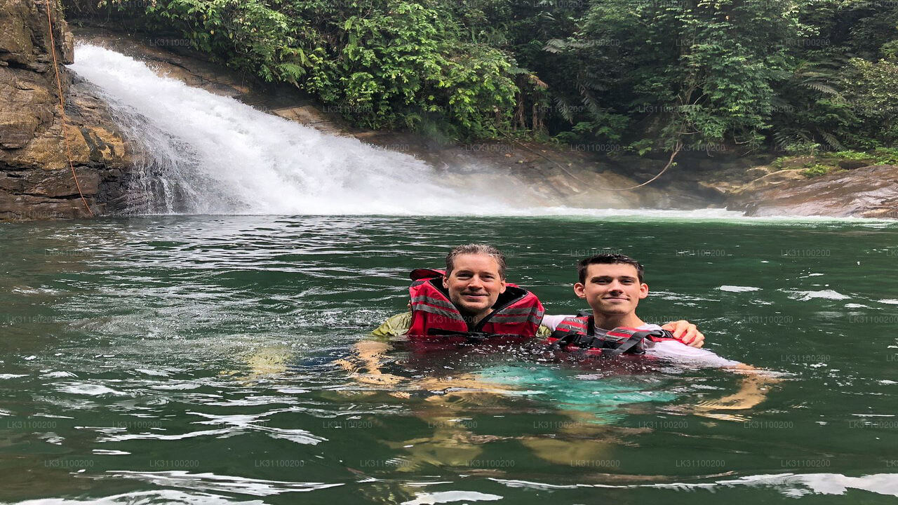Piragüismo en aguas planas desde Kitulgala