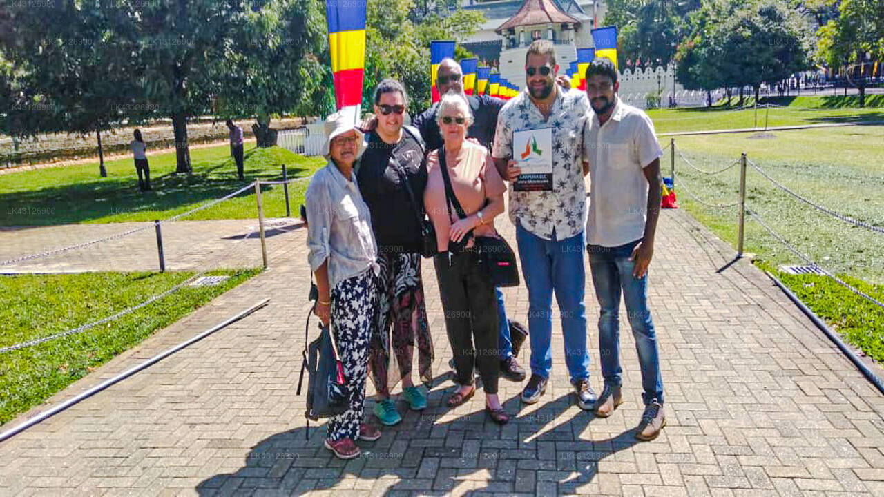 Transfer between Colombo Airport (CMB) and Slightly Chilled Guest House, Hatton