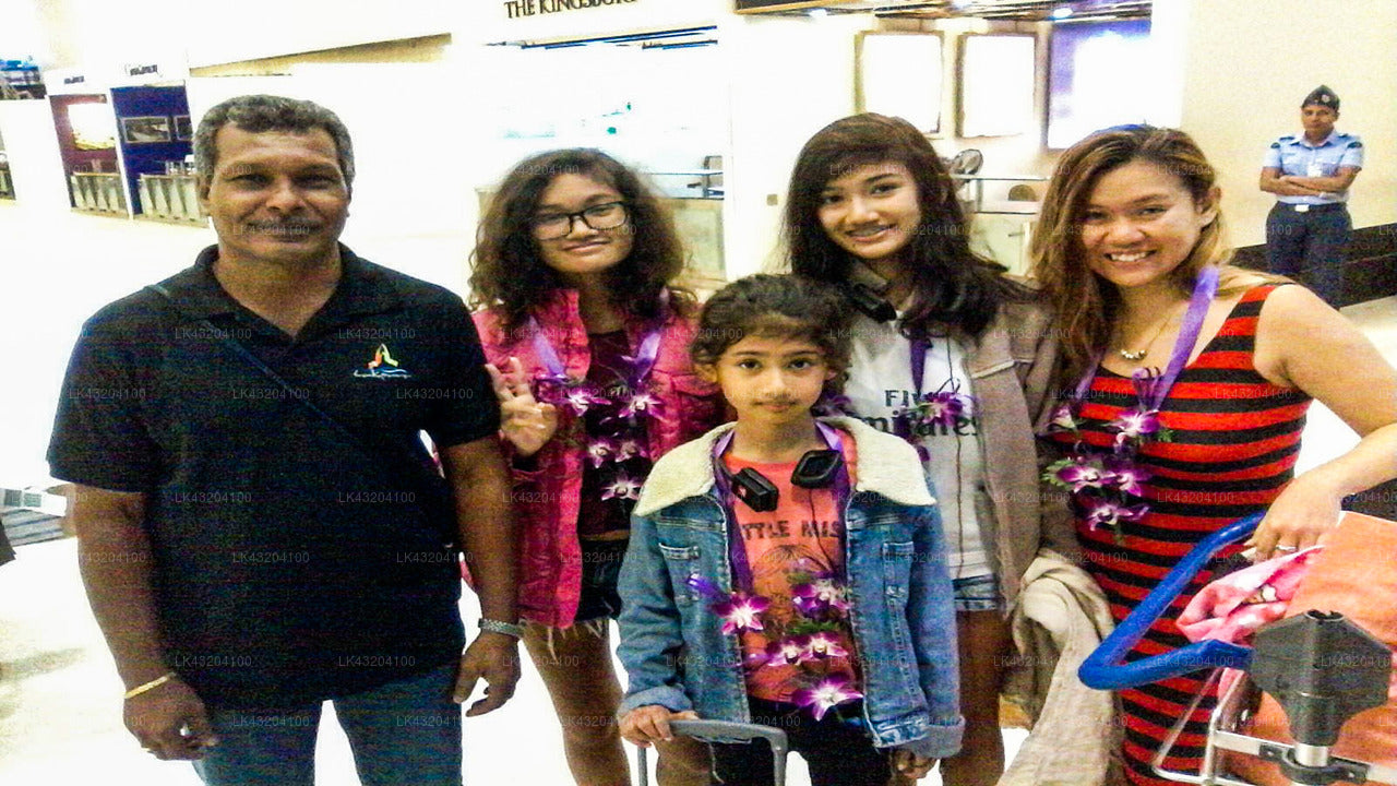 Transfer between Colombo (CMB) Airport and Yathra Houseboat by Jetwing, Bentota