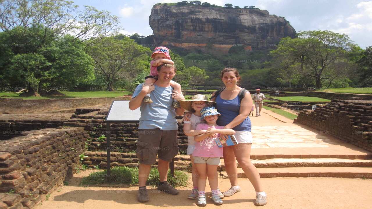 Excursión a la roca y al pueblo de Sigiriya desde Colombo