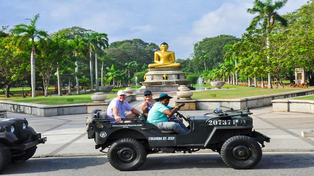 Recorrido por la ciudad de Colombo en jeep de guerra