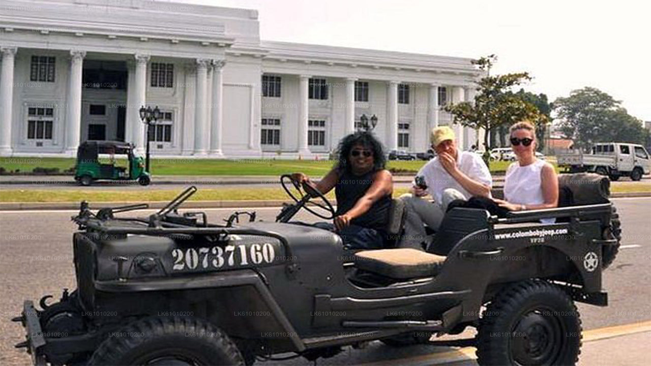 Recorrido por la ciudad de Colombo en jeep de guerra