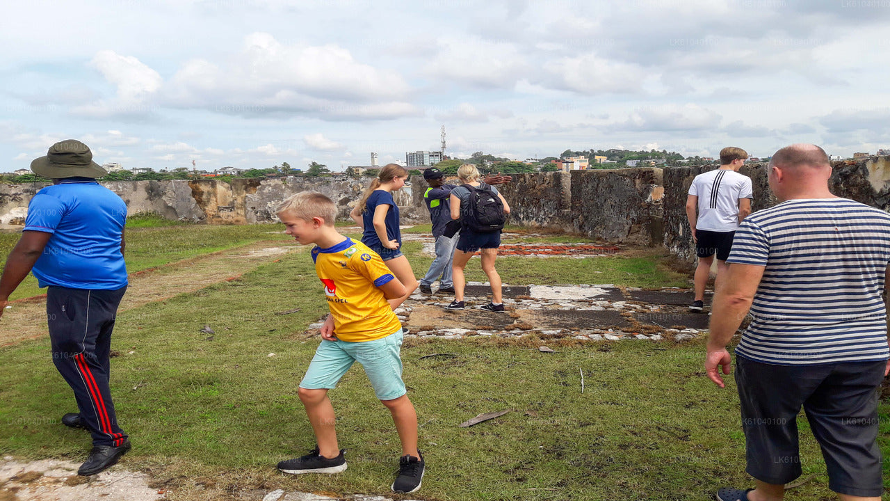 Paseo por el fuerte de Galle con un lugareño