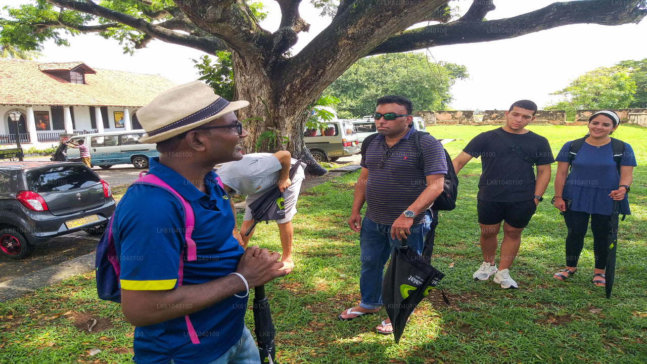 Paseo por el fuerte de Galle con un lugareño