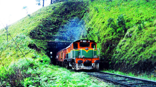 Viaje en tren de Badulla a Colombo (Tren № 1016 "Udarata Menike")