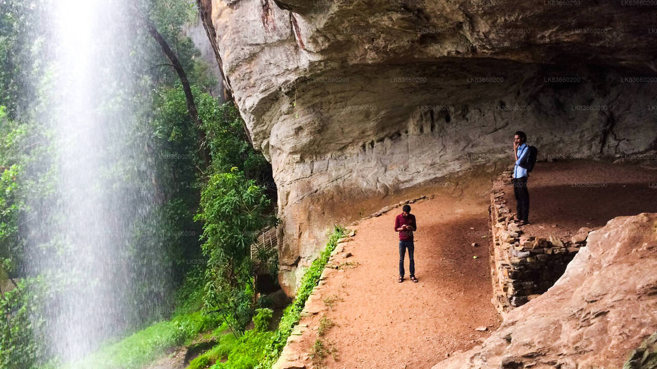 Explora la cueva de Belilena desde el monte Lavinia