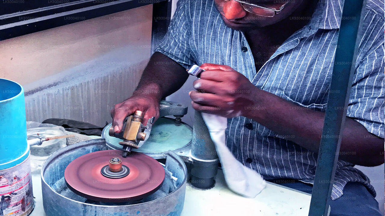 Taller de gemas y joyas de Mirissa